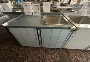 Nerezové stoly s dřezem a se skříňkou