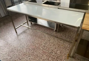 Nerezové stoly s polyetylenovou deskou
