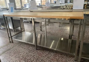 Nerezové stoly s dřevěnou deskou