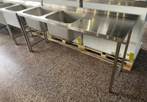 Nerezové dvojdřezy s pracovní plochou lisované
