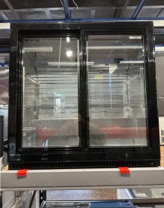 Chladící skříňka černá, posuvné dveře