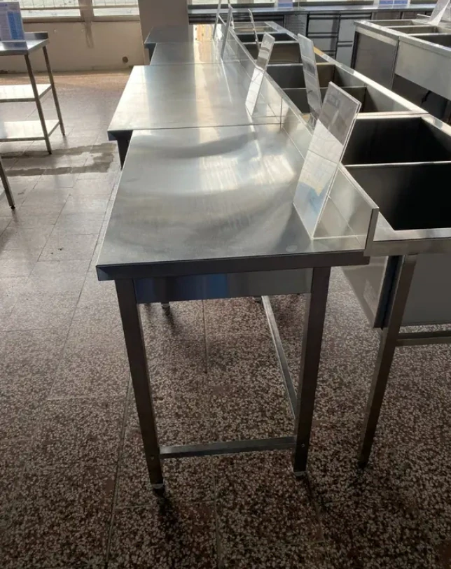 Nerezový stůl bez polic (délka 60-200cm)