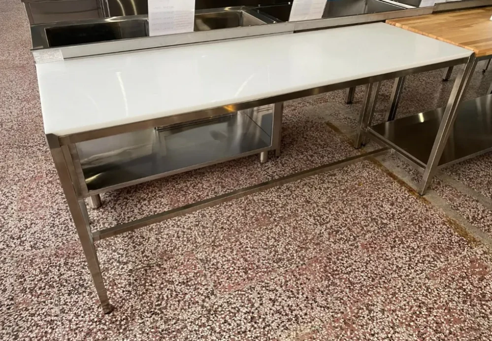 Nerezové stoly s polyetylenovou deskou
