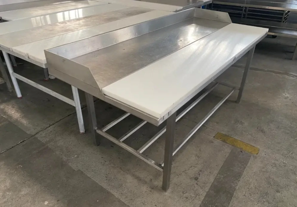 Nerezový stůl s polyetylénovou deskou 200x90x81cm