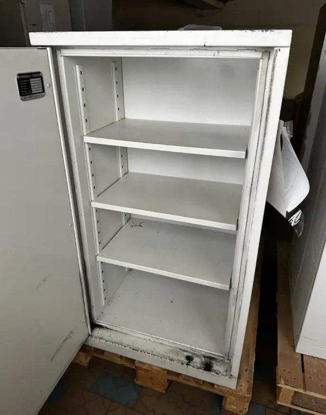 Trezor bílý 67x52,5x120cm