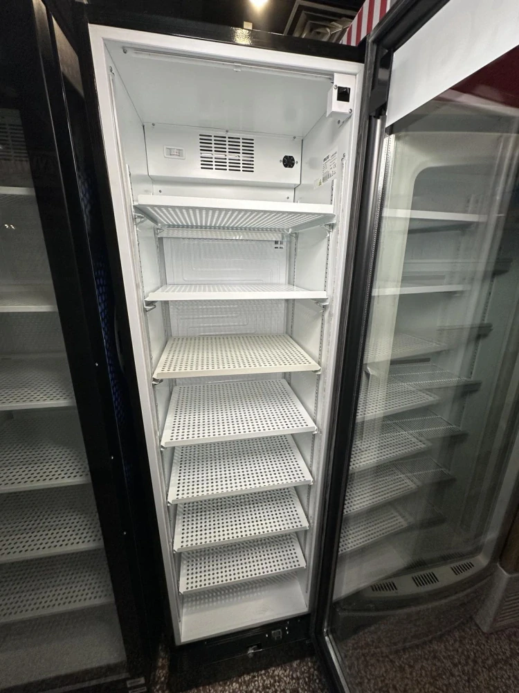 Jednodvéřová lednice Vibocold VD390 59,5x60,5x200cm