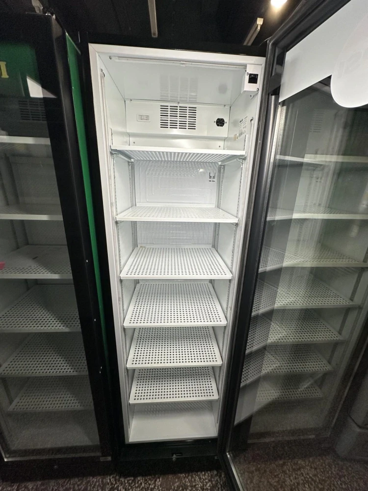 Jednodvéřová lednice Vibocold VD390 59,5x60,5x200cm