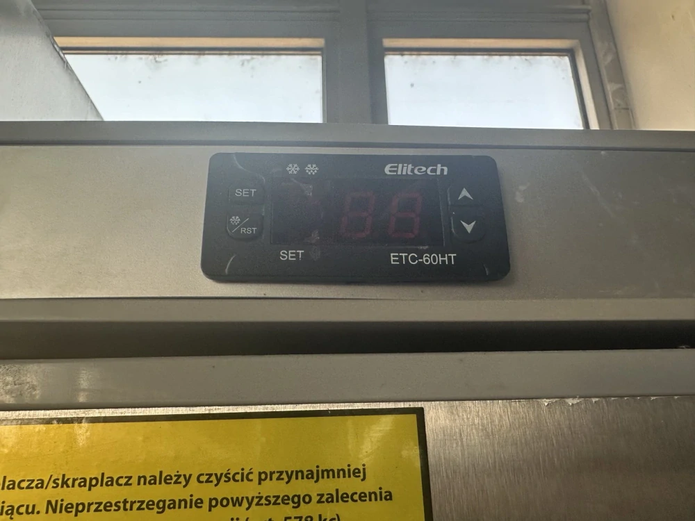 Mrazící skříň nerezová na přepravky 600 l Stalgast