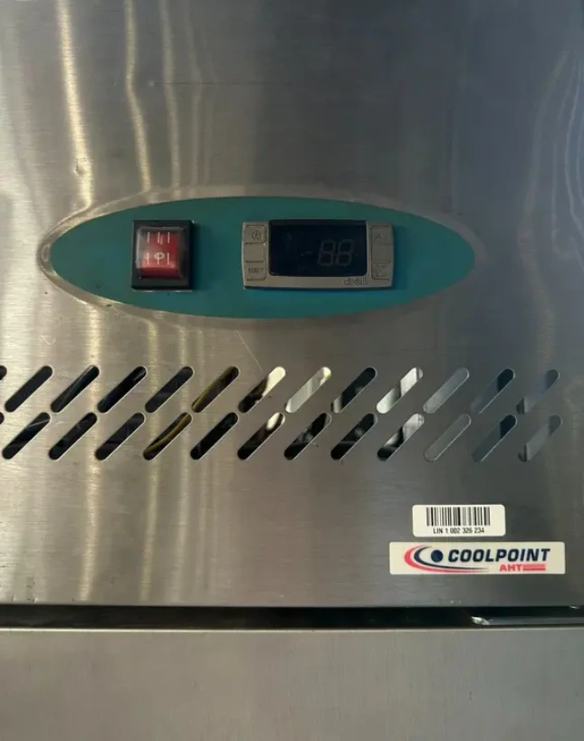 Nerezová mrazící skříň Coolpoint