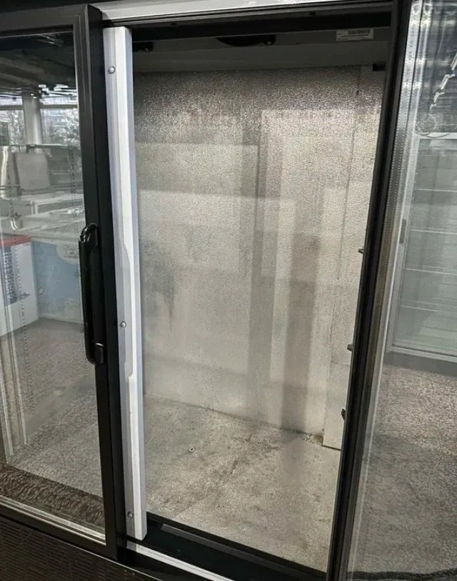 Křídlová dvoudvéřová lednice Tefcold 119x74,5x195