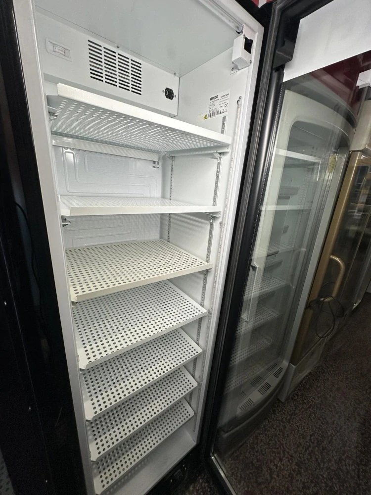 Jednodvéřová lednice Vibocold VD390 59,5x60,5x200cm