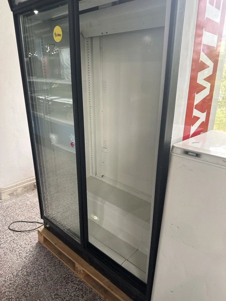Dvudvéřová lednice s reklamou 119,5x68x220cm