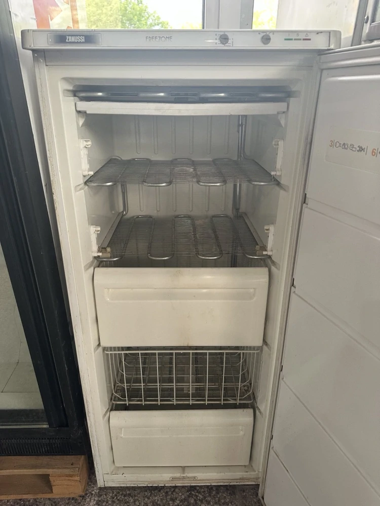 Mrazící Zanussi ZV 190 R 54x53x125cm