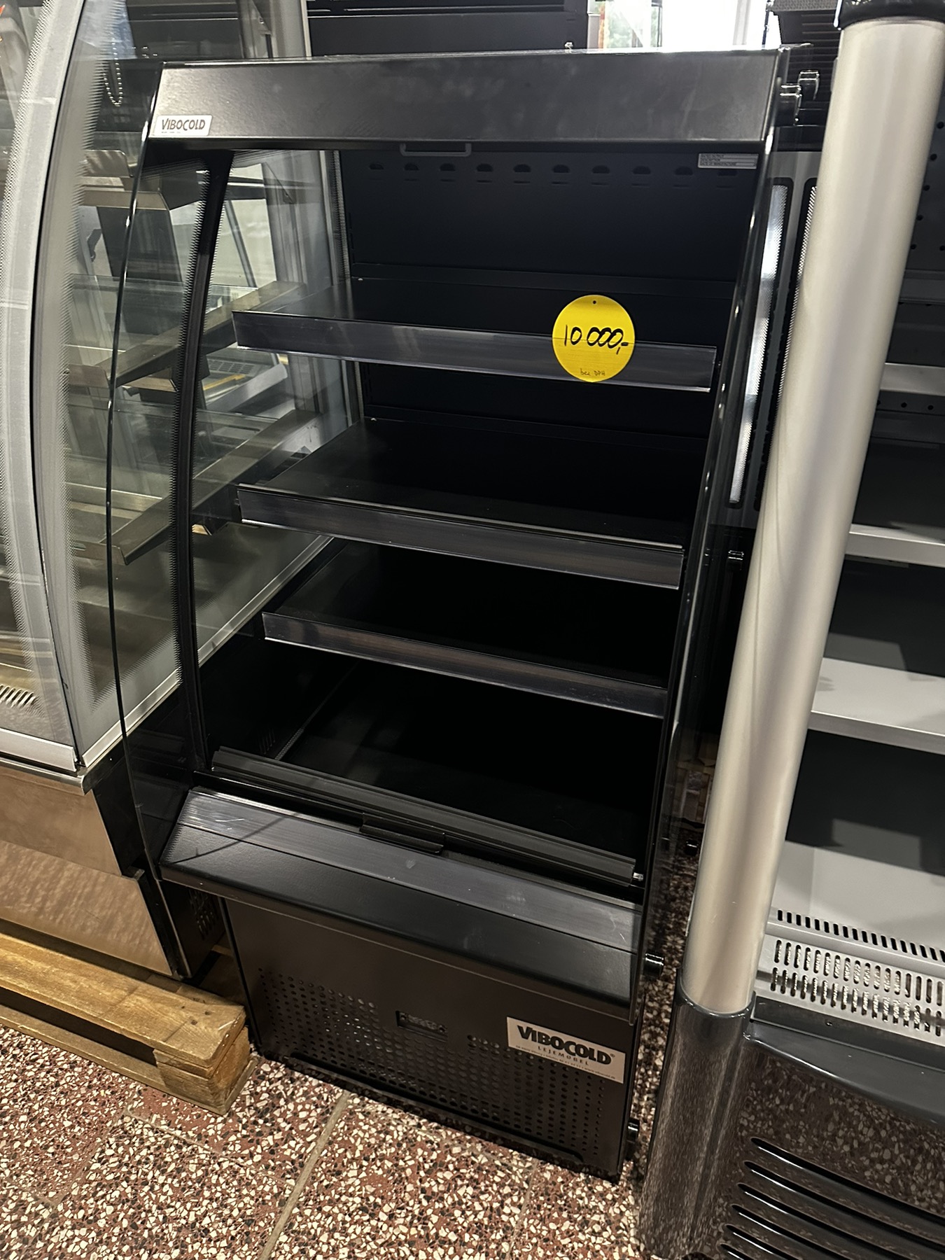 Chladicí vitrína přístěnná Aste Finland