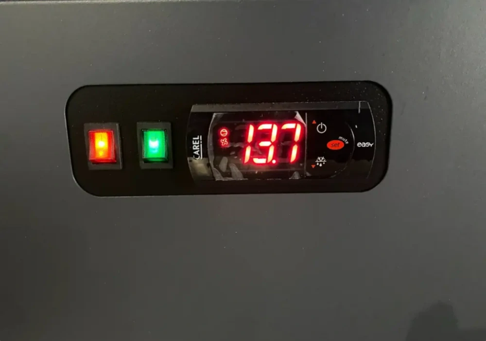 Přístěnná chladicí vitrína 2,5m, venkovní agregát