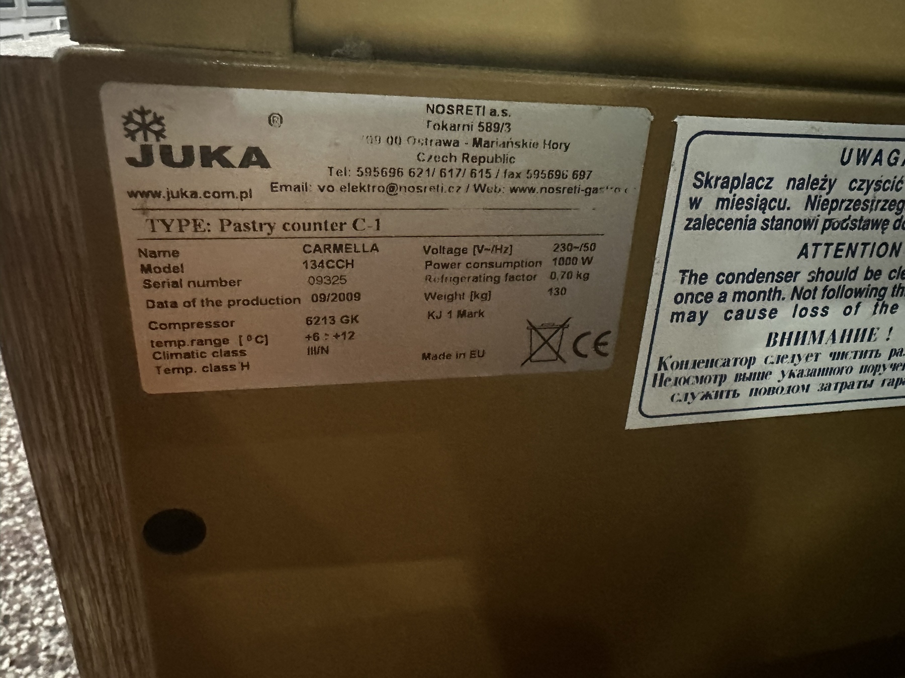 Cukrářská vitrína Juka