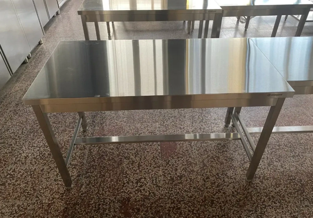 Nerezový stůl prostorový (délka 60-200cm)