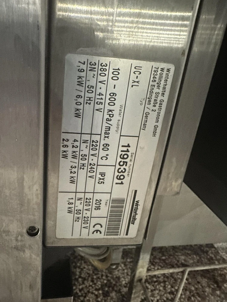 Myčka nádobí s podstavcem Winterhalter UC-XL