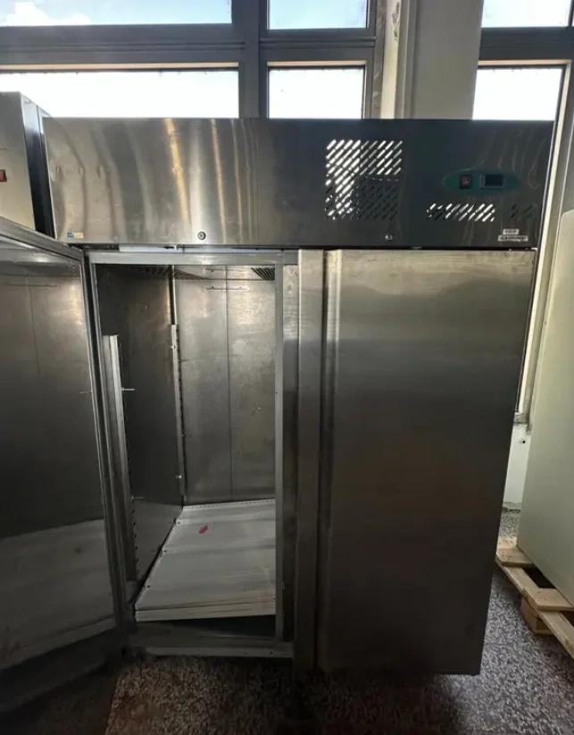Nerezová mrazící skříň Coolpoint